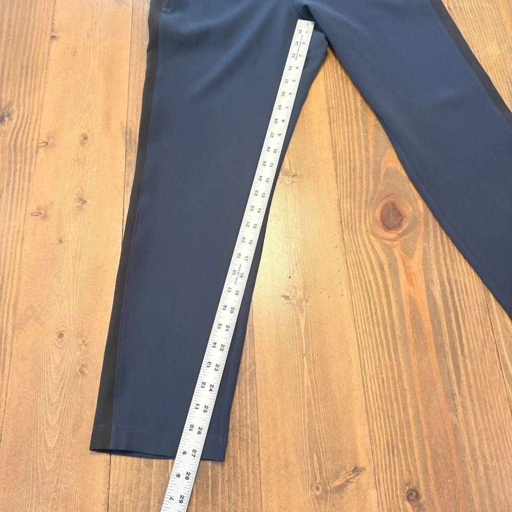 Lululemon Women's On The Fly Straight Leg Pants Size 6‎ Navy Blue Leg Stripe